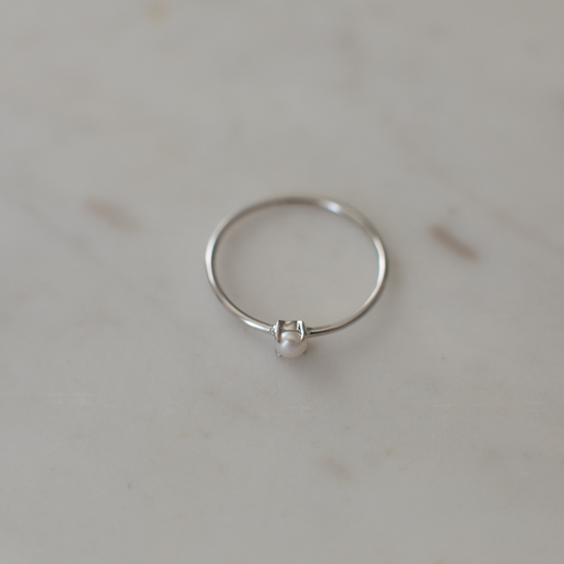 Sophie - Mini Pearl Ring