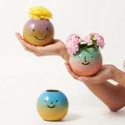 Jones & Co. - Smiley Vase - Peach