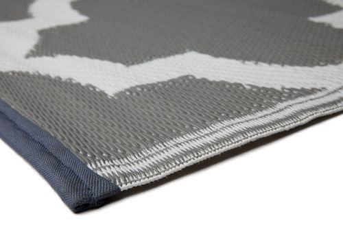 Fab Habitat - Tangier Trellis Recycled Plastic Outdoor Rug - Grey And White 180x270cm